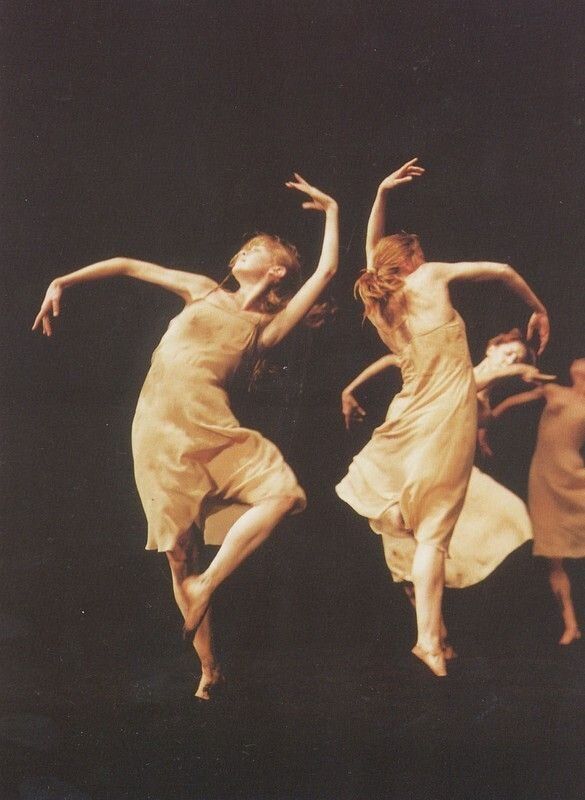 Danzatrici, immagine associata al corso di Sbarra classica e danza moderna